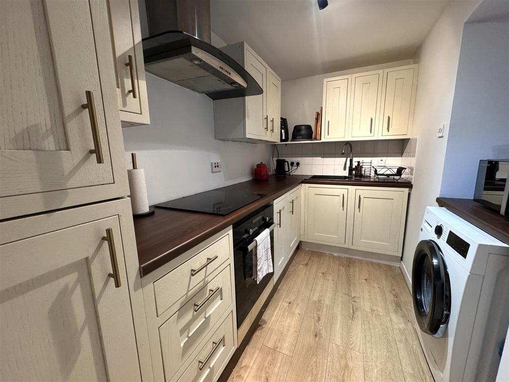 Kitchen 1.jpg