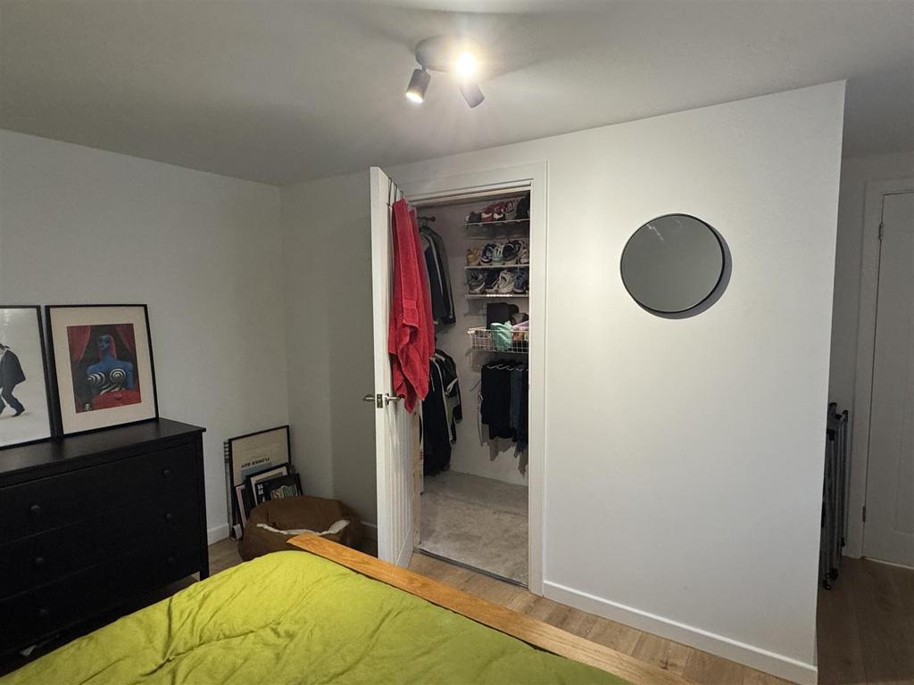 Walk in cupboard.jpg