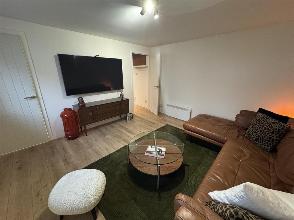 Lounge 2.jpg
