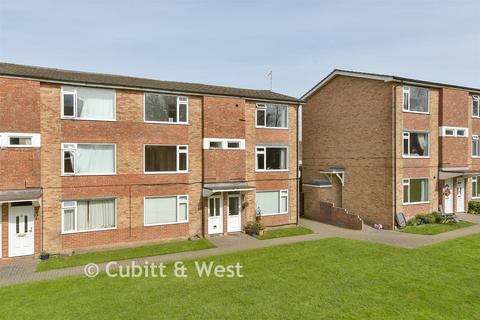 2 bedroom maisonette for sale, Liskeard Lodge, Caterham CR3