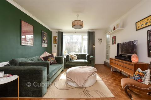 2 bedroom maisonette for sale, Liskeard Lodge, Caterham CR3