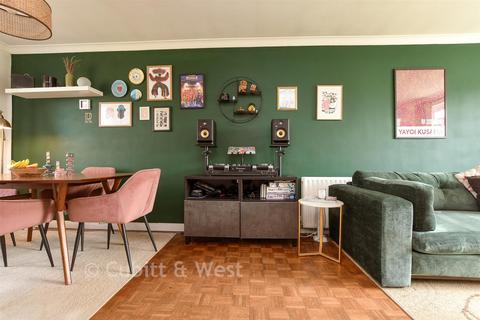 2 bedroom maisonette for sale, Liskeard Lodge, Caterham CR3