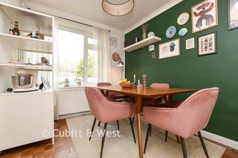 2 bedroom maisonette for sale, Liskeard Lodge, Caterham CR3