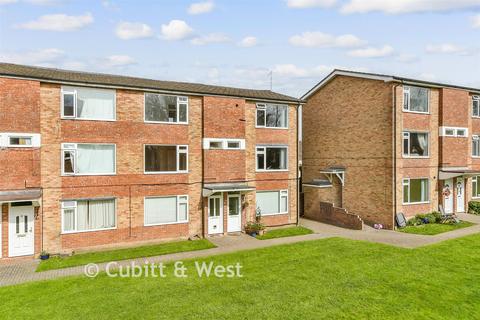 2 bedroom maisonette for sale, Liskeard Lodge, Caterham CR3