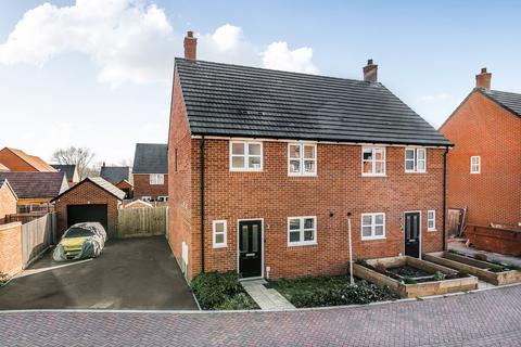 3 bedroom semi-detached house for sale, Binyon Gardens, Stotfold, SG5
