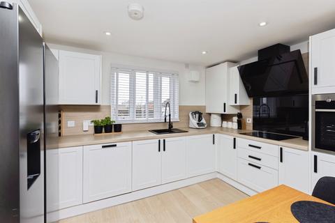 3 bedroom semi-detached house for sale, Dunsford Avenue, Bradford