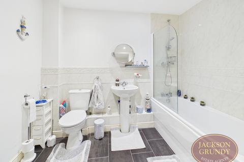 2 bedroom apartment for sale, St. Crispin Crescent, Northampton, NN5 6GD