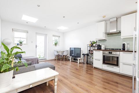 3 bedroom flat for sale, Landor Road, Clapham, London, SW9
