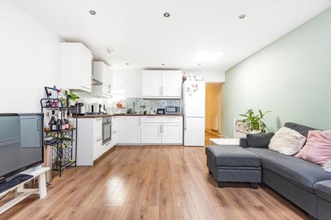 3 bedroom flat for sale, Landor Road, Clapham, London, SW9