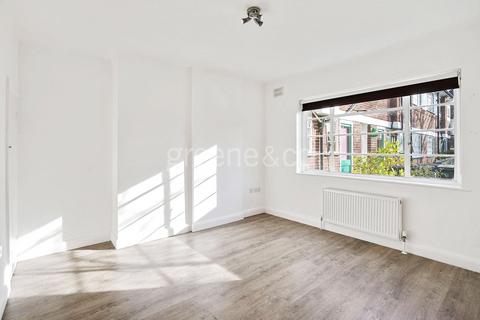 2 bedroom apartment to rent, Denison Close London N2