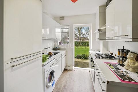 2 bedroom apartment to rent, Denison Close London N2