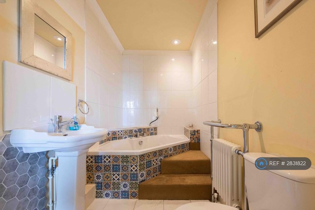 Port Nacelle En Suite Bathroom
