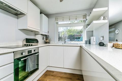 1 bedroom flat for sale, Woodpecker Mount, Pixton Way, Croydon, CR0