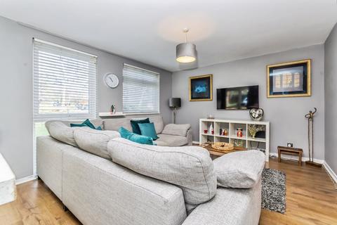 1 bedroom flat for sale, Woodpecker Mount, Pixton Way, Croydon, CR0