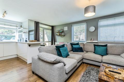 1 bedroom flat for sale, Woodpecker Mount, Pixton Way, Croydon, CR0