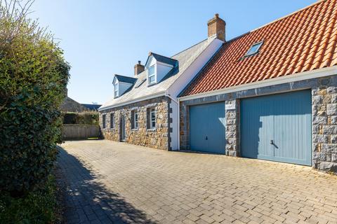 4 bedroom detached house for sale, Rue De La Villette, St. Martin, Guernsey