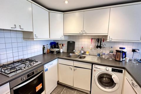 2 bedroom flat to rent, Admiral Walk, London W9