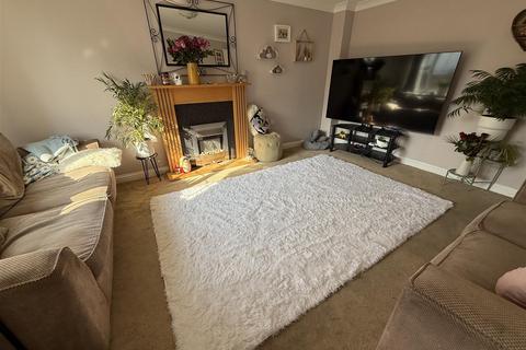 3 bedroom detached house for sale, 14 Clos Yr Ysgol