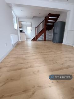 2 bedroom end of terrace house to rent, North Road, Bromley, BR1
