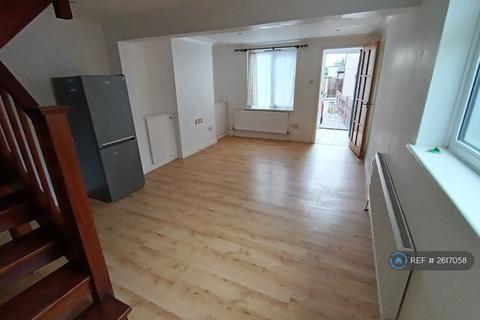 2 bedroom end of terrace house to rent, North Road, Bromley, BR1