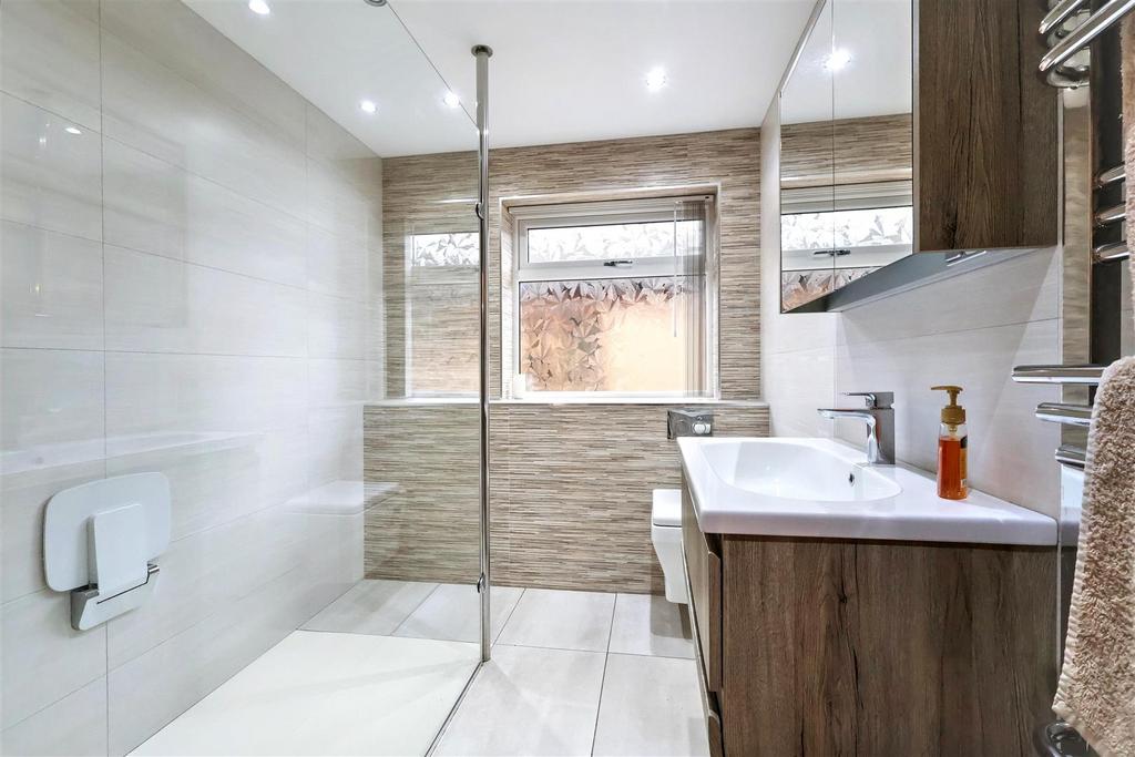 Fraser Road Carlton, Nottingham, NG4 1 NQ