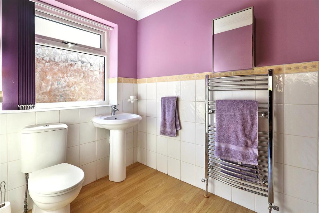 Fraser Road Carlton, Nottingham, NG4 1 NQ