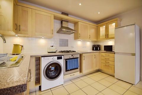 1 bedroom ground floor maisonette to rent, Davy Court Rochester ME1