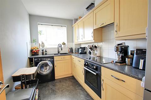undefined, Ovaltine Drive, Kings Langley