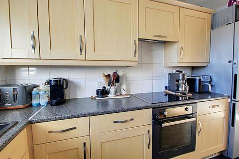 undefined, Ovaltine Drive, Kings Langley
