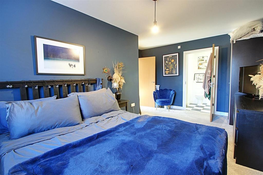 Main Bedroom 2.jpg