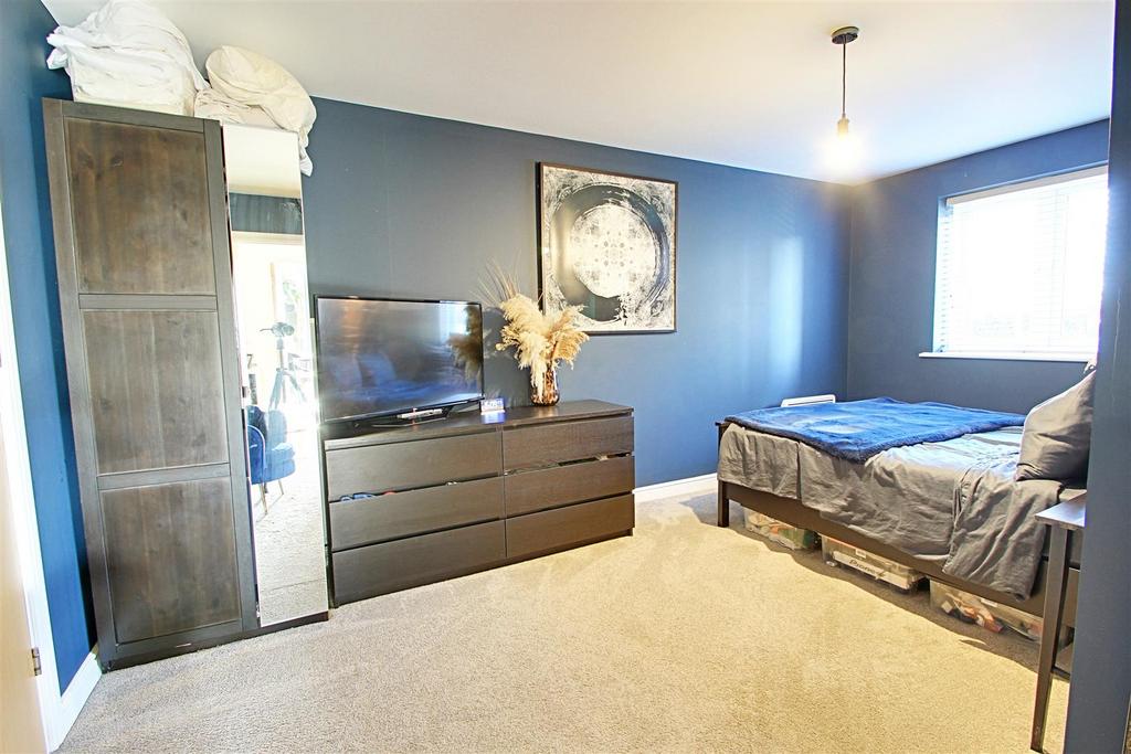 Main Bedroom 1.jpg
