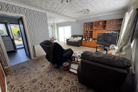 3 bedroom house for sale, London Road, Rayleigh