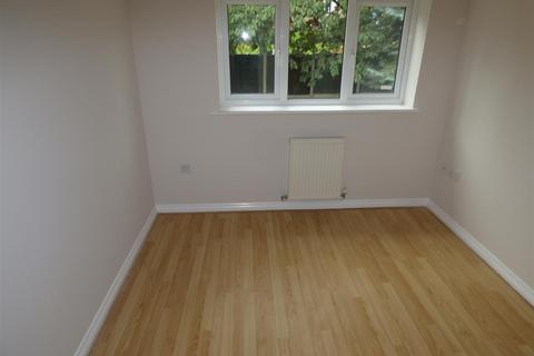 3 bedroom end of terrace house to rent, Malthouse Road, Ilkeston. DE7 4PA