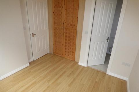 3 bedroom end of terrace house to rent, Malthouse Road, Ilkeston. DE7 4PA