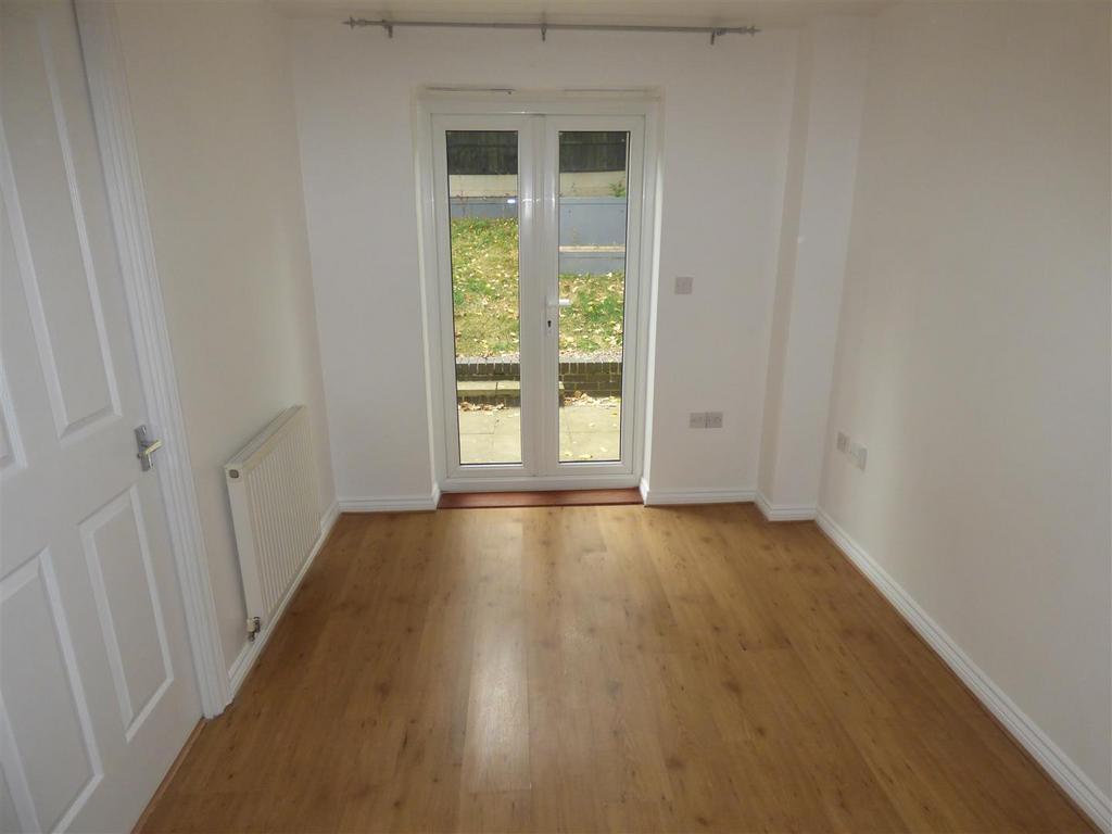 110 Malthouse Road - Din.JPG