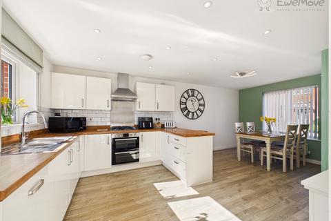 4 bedroom detached house for sale, Gale Way, Tiverton EX16