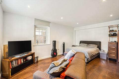 Studio to rent, King Charles Terrace, Sovereign Court, Wapping, E1W