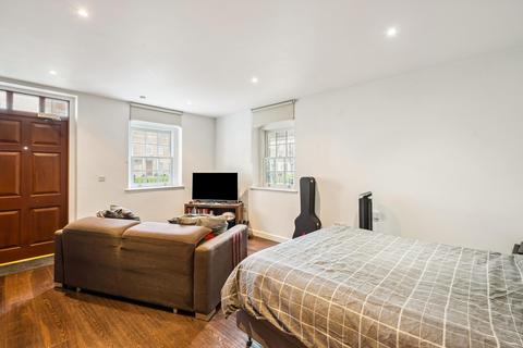 Studio to rent, King Charles Terrace, Sovereign Court, Wapping, E1W