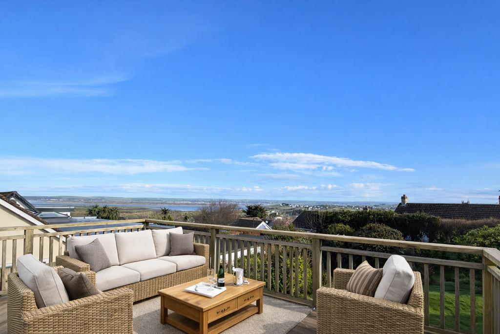 Panoramic deck with coastal views.png