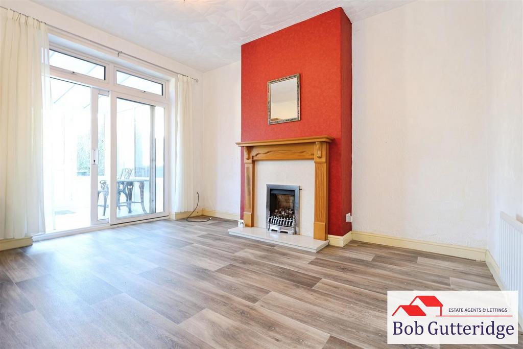 Open plan fitted kitchen / dining room