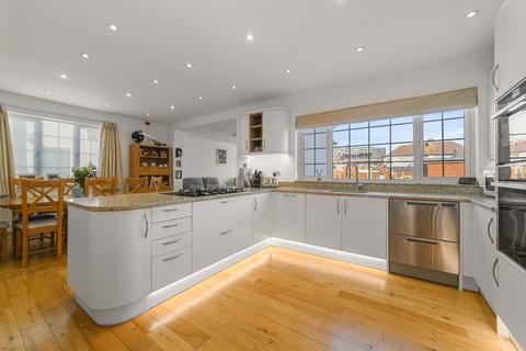 undefined, Stradbroke Grove, Clayhall IG5