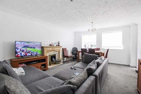 2 bedroom apartment for sale, Village Mews, Bexley