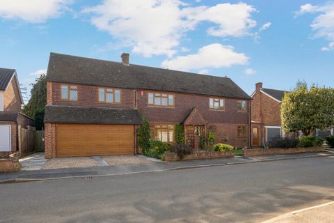 Ronneby Close, Weybridge, KT13