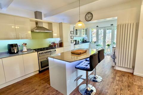 4 bedroom detached house for sale, Gordon Road, CAMBERLEY GU15