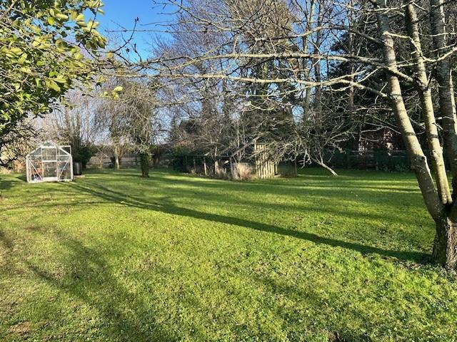 38 Hinton Garden 3.jpg