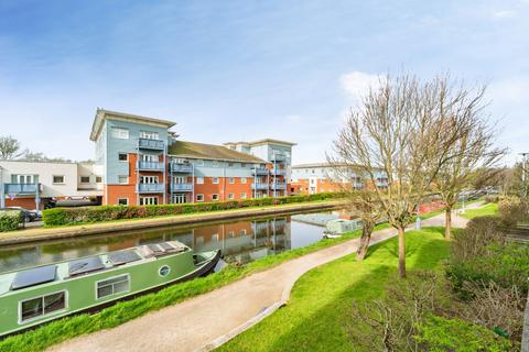 2 bedroom flat to rent, Trout Road, Yiewsley, West Drayton, UB7