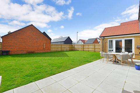 5 bedroom detached house for sale, Exbury Crescent, Cranleigh, GU6