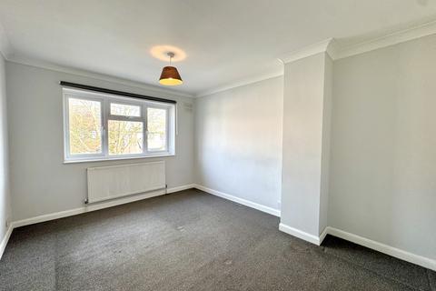 3 bedroom semi-detached house to rent, Grosvenor Avenue,  Hayes, UB4