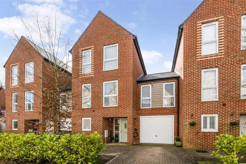 4 bedroom terraced house for sale, Brunel Way, Bedhampton