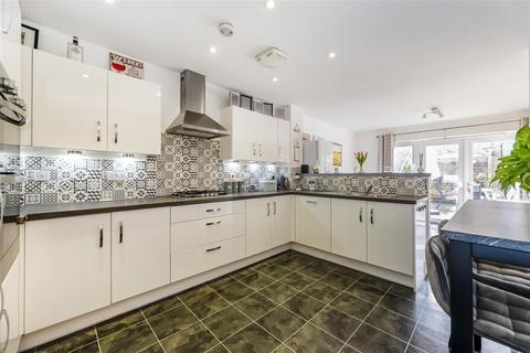 4 bedroom terraced house for sale, Brunel Way, Bedhampton